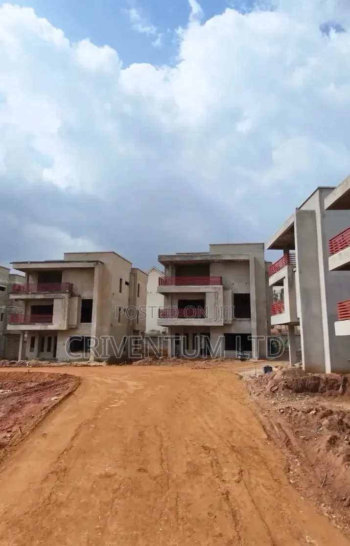 5bdrm Duplex in Guzape District for sale