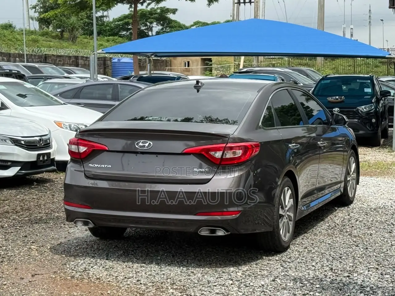 Hyundai Sonata Sport Sedan FWD (2.4L 4cyl 6A) 2017 Gold