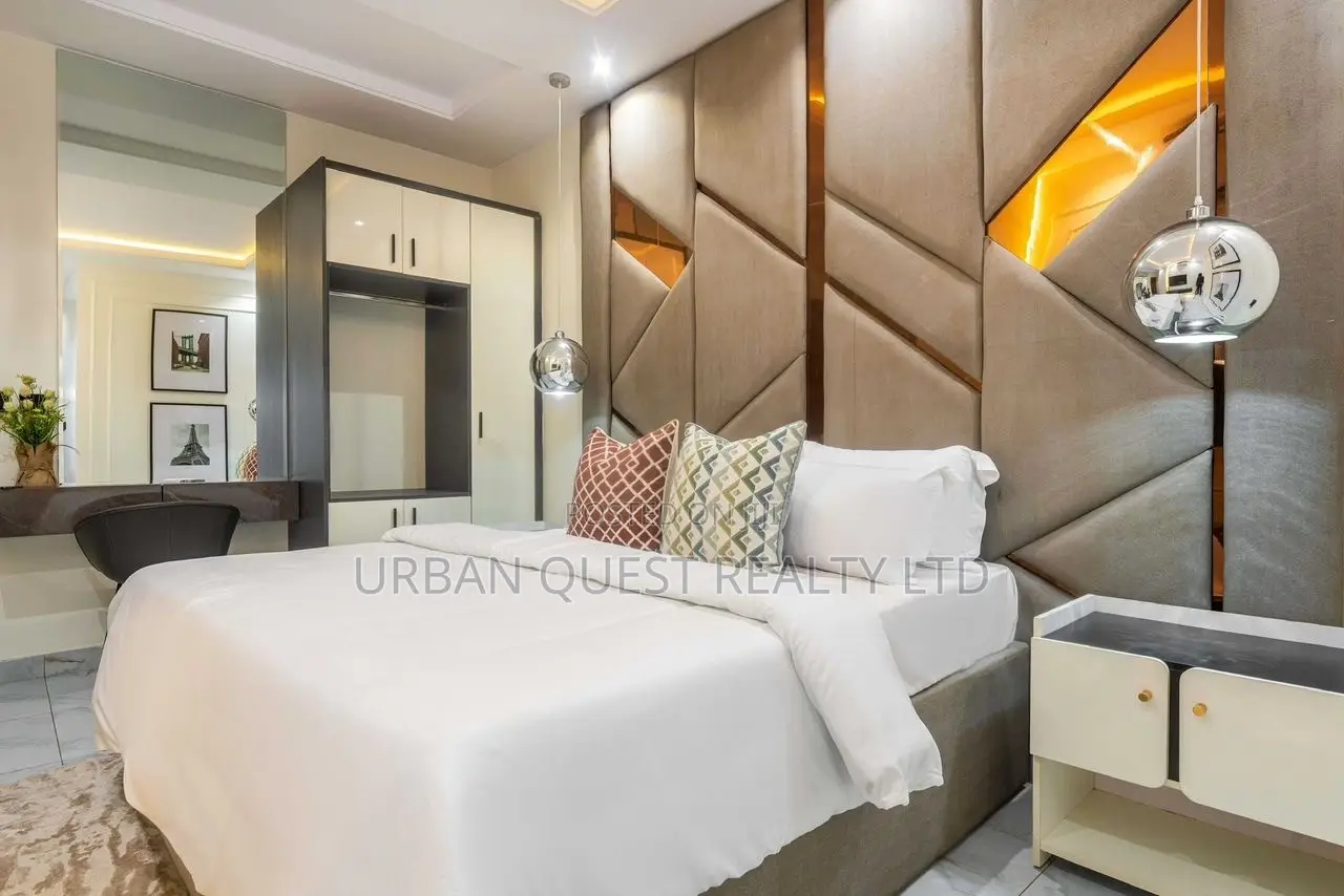 Furnished 2bdrm Apartment in Off Freedom Way, Lekki Phase 1 for sale
