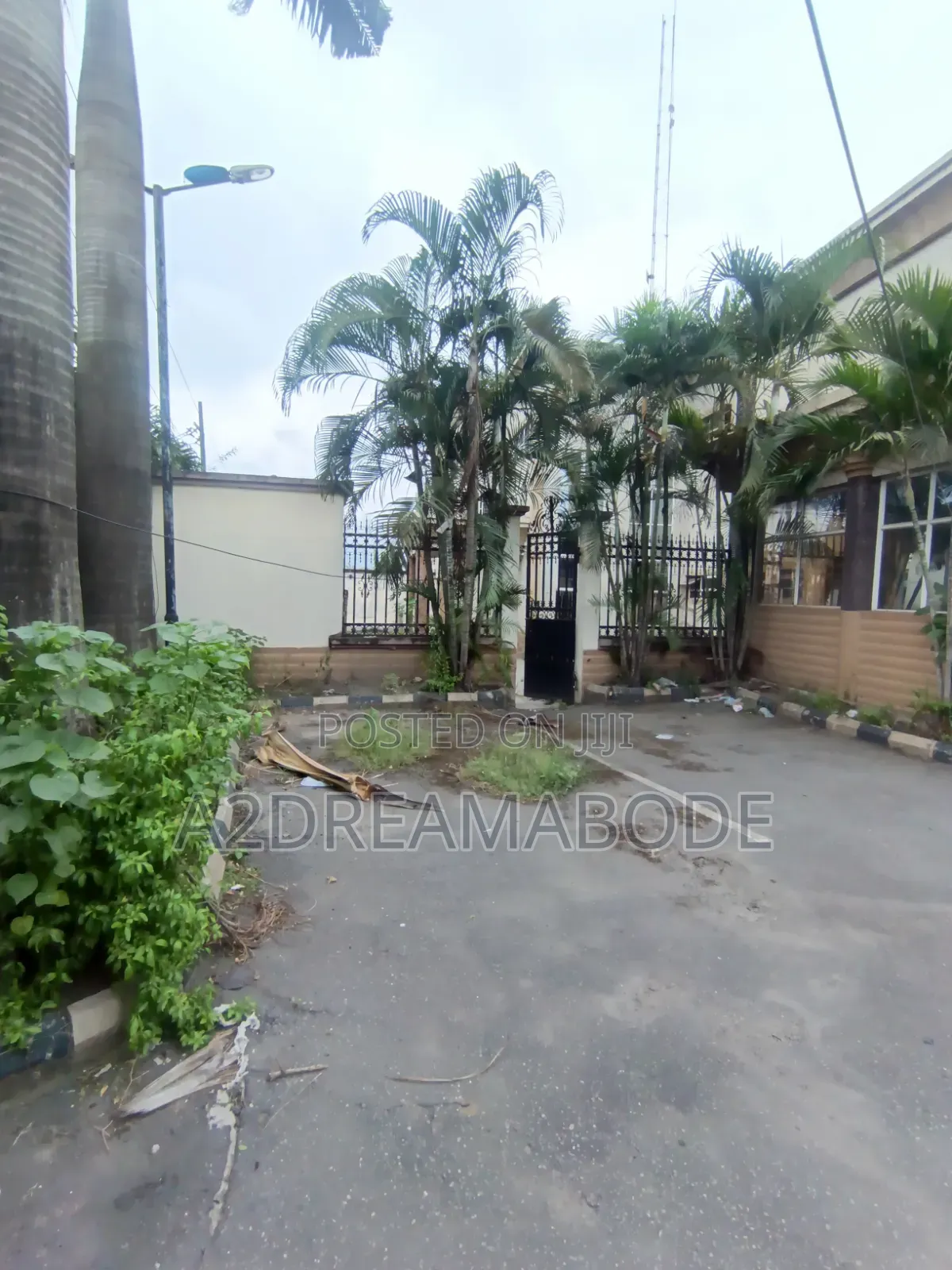 Massive 105 Rooms Commercial Property