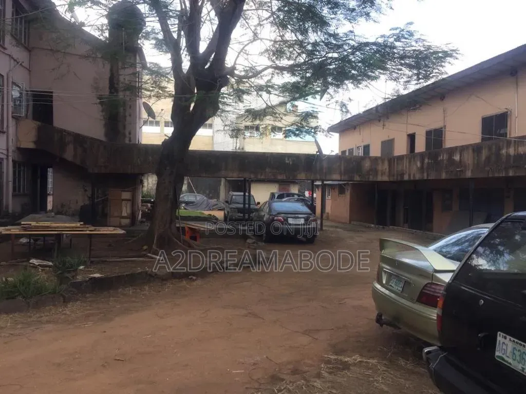 Massive Nicely Placed Commercial Property