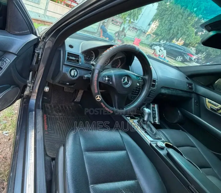 Mercedes-Benz C300 2010 Gray