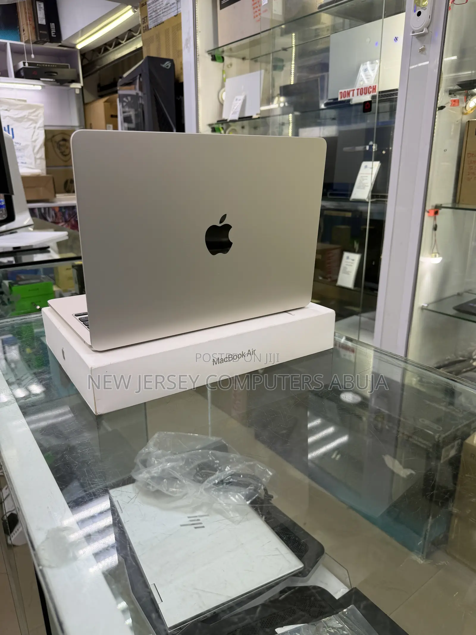 Laptop Apple MacBook Air 2024 M3 24GB Apple M3 SSD 512GB