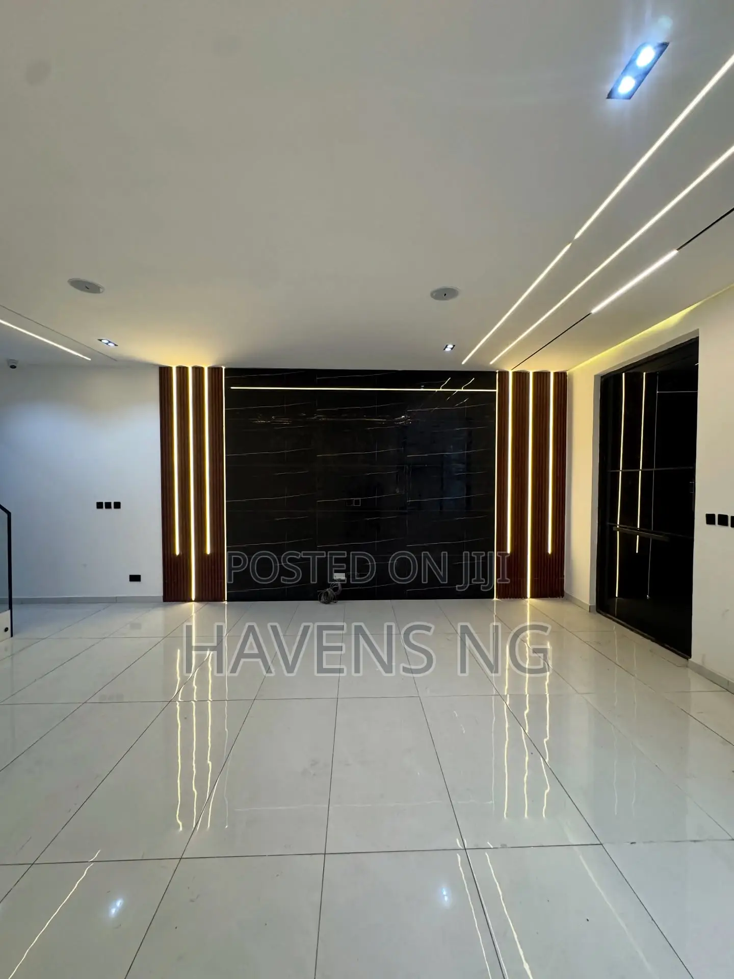 4bdrm Duplex in Chevron for sale