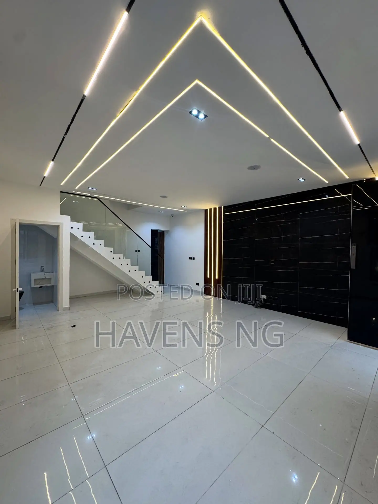 4bdrm Duplex in Chevron for sale