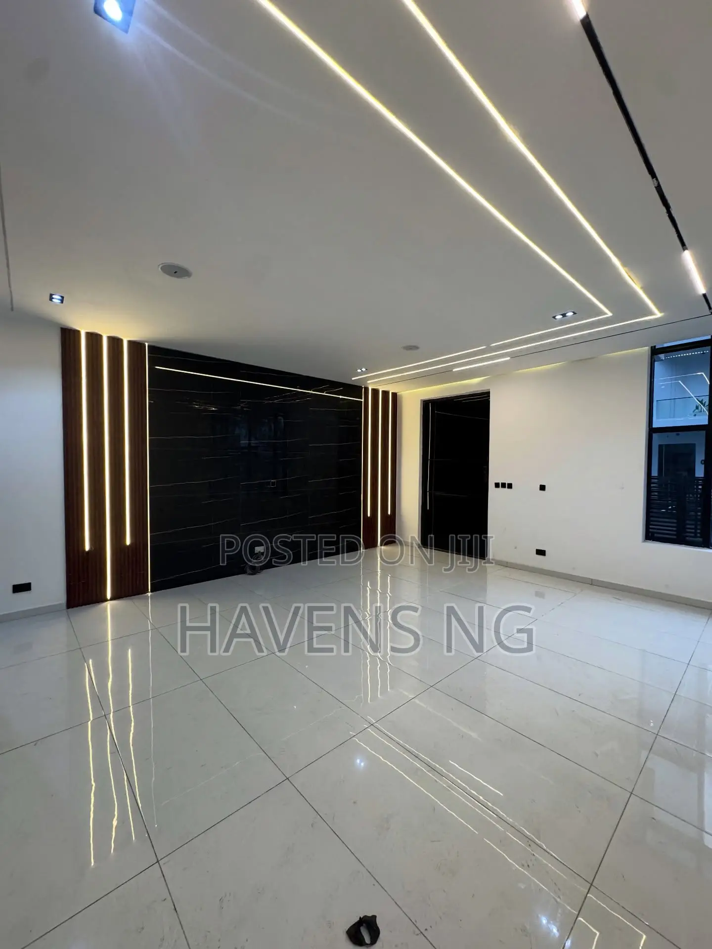 4bdrm Duplex in Chevron for sale