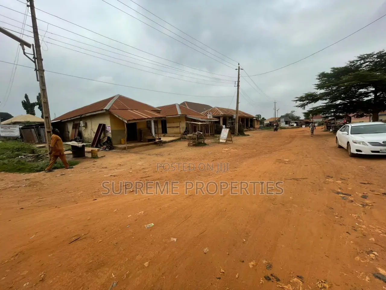 Shopping Complex Facing Main Road at Jenrinyin - Kute After Akala Est