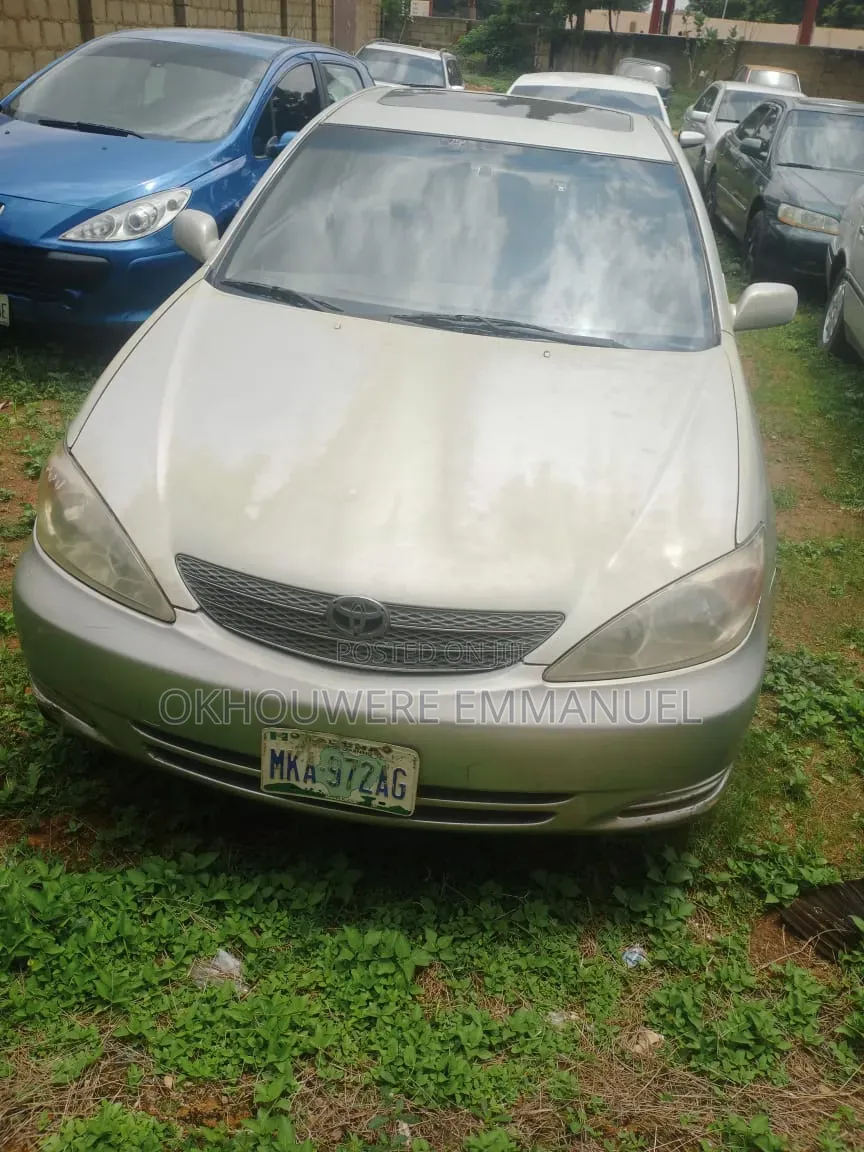 Toyota Camry 2004 Gold