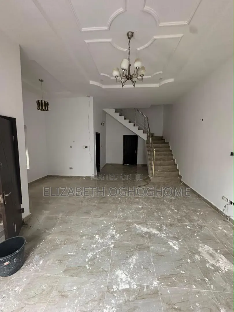 4bdrm Duplex in Lafiaji for rent