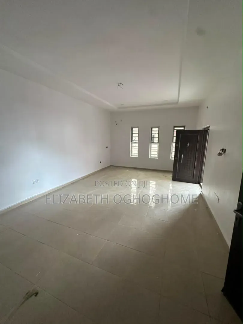 4bdrm Duplex in Lafiaji for rent