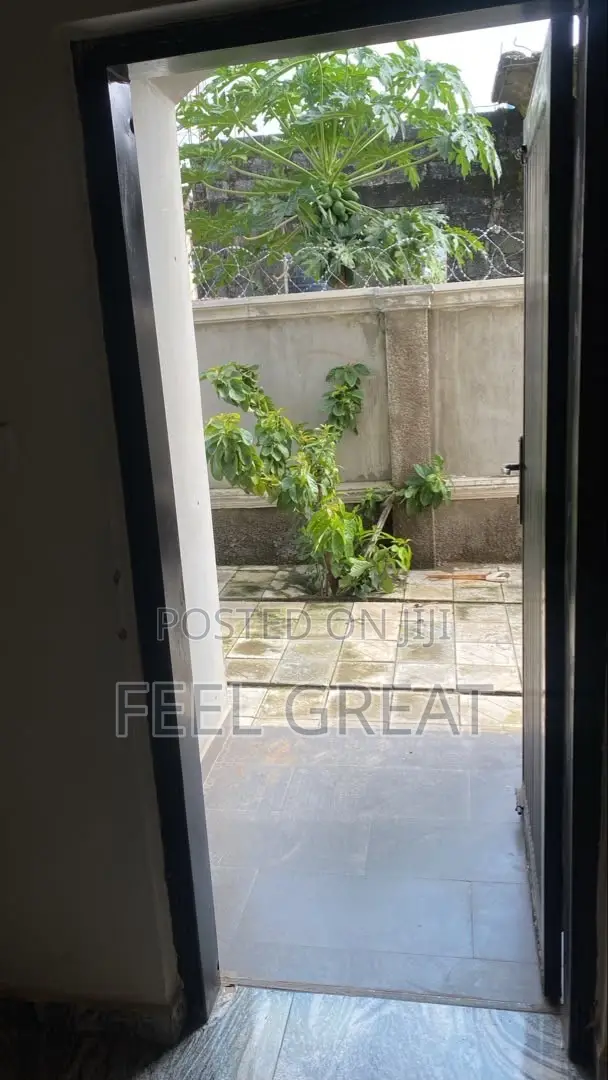 1bdrm Room & Parlour in Broadview Estate, Idu Industrial for rent