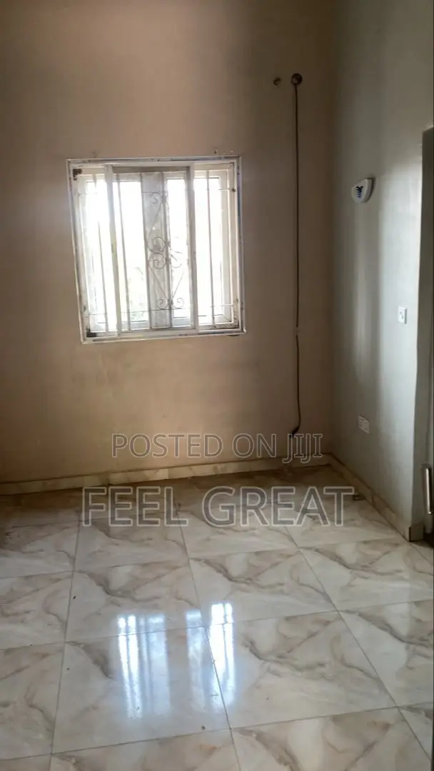 1bdrm Room & Parlour in Broadview Estate, Idu Industrial for rent