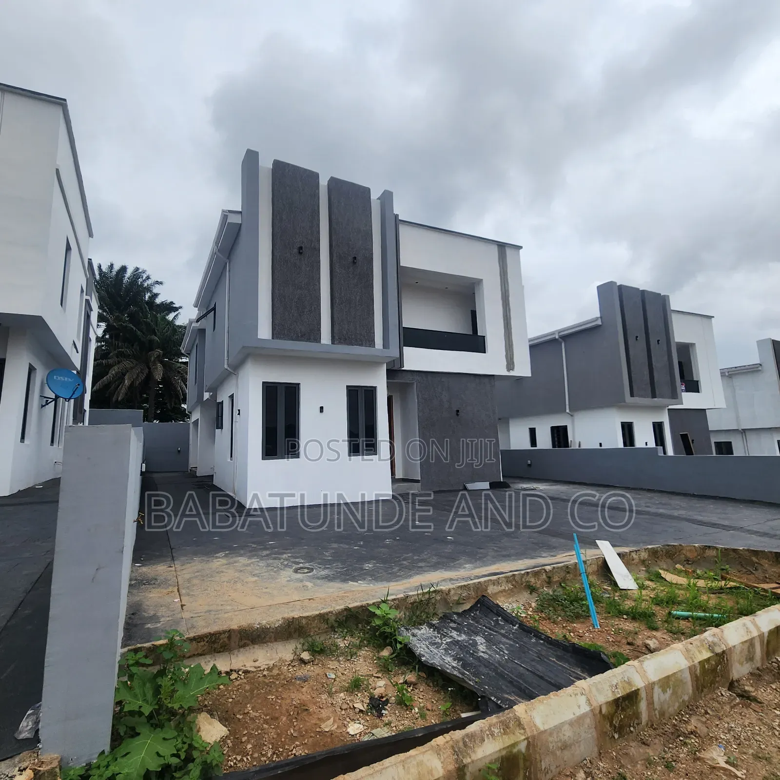 4bdrm Duplex in Jericho Gra for sale