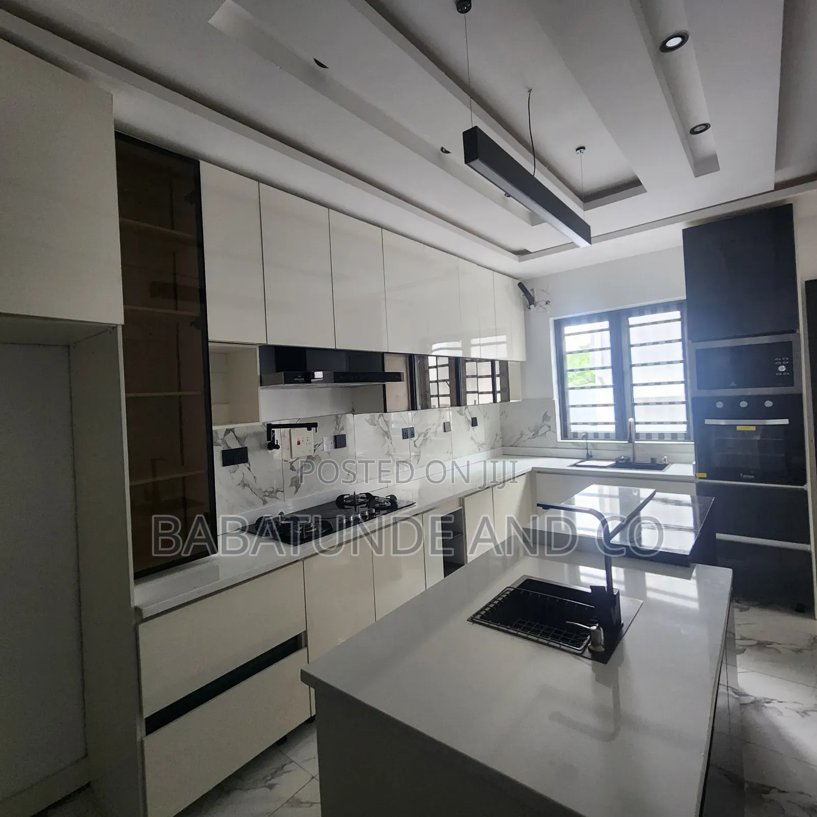 4bdrm Duplex in Jericho Gra for sale