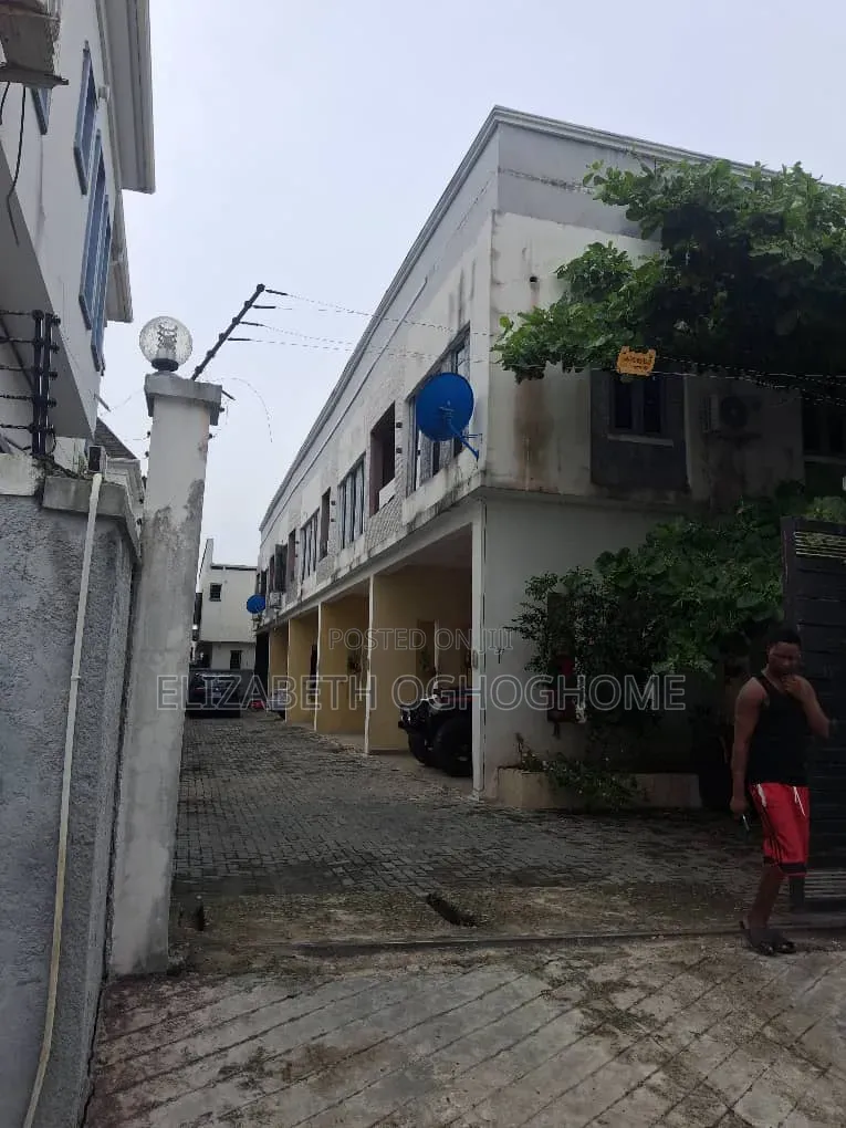 4bdrm Duplex in Ikota for rent
