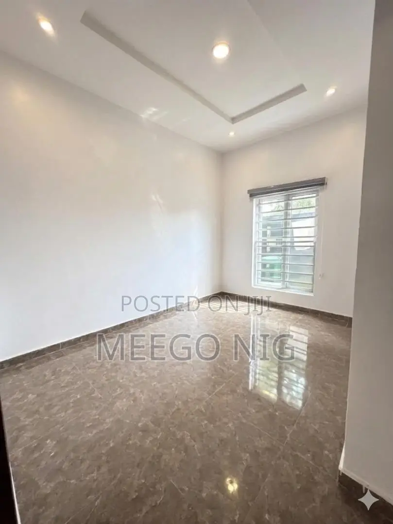 Mini Flat in Roxbury Court, VGC / Ajah for rent