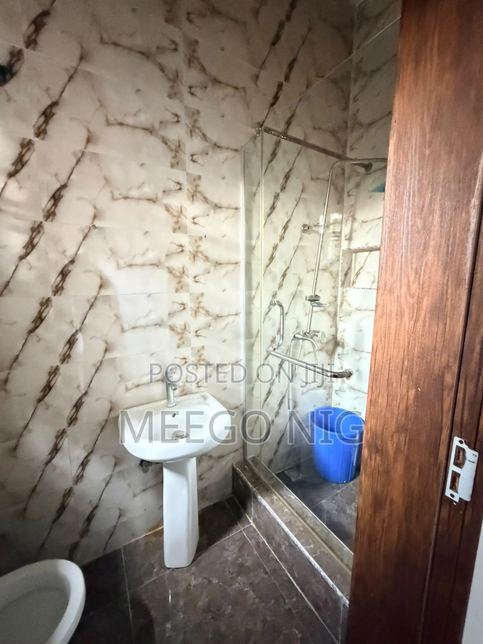 Mini Flat in Roxbury Court, VGC / Ajah for rent