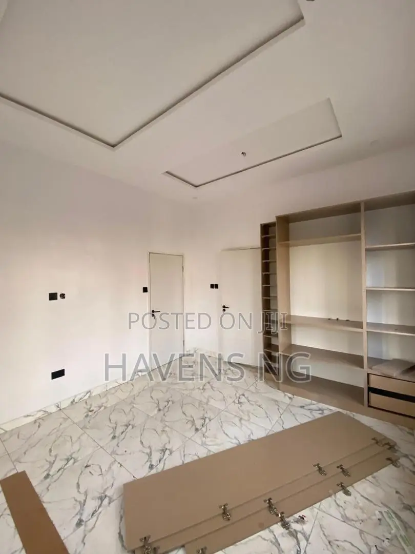 3bdrm Apartment in Sangotedo for sale
