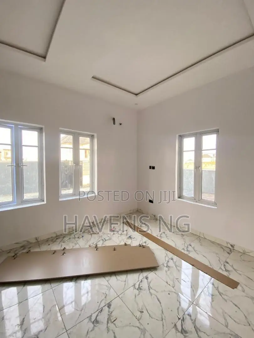 3bdrm Apartment in Sangotedo for sale