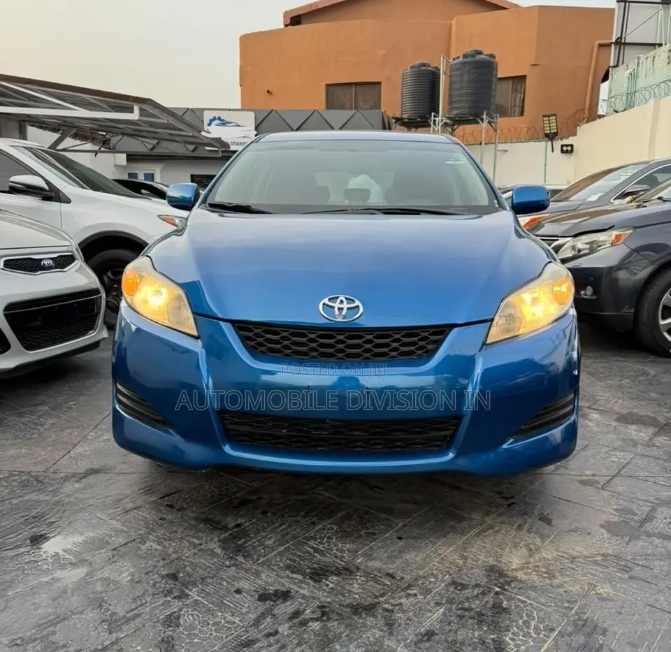 Toyota Matrix XRS Hatchback FWD (2.4L 4cyl 5A) 2010 Blue