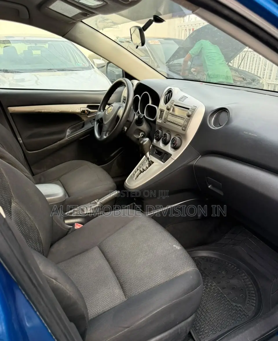 Toyota Matrix XRS Hatchback FWD (2.4L 4cyl 5A) 2010 Blue