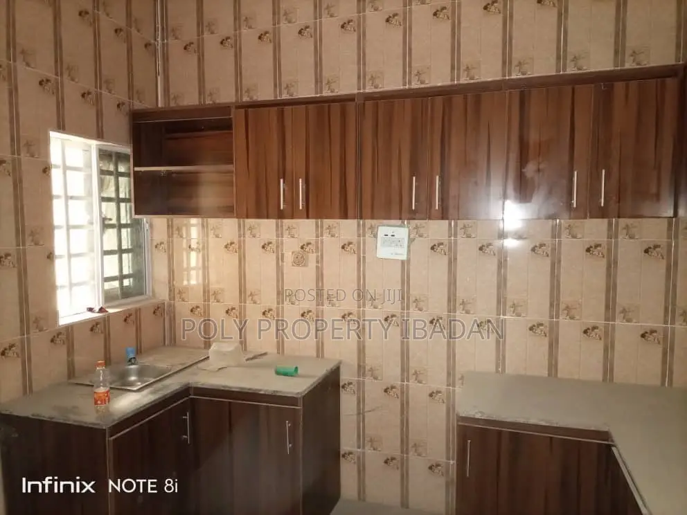 4bdrm Duplex in Jericho Gra for rent