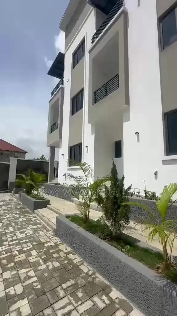 4bdrm Townhouse / Terrace in Guzape District for rent