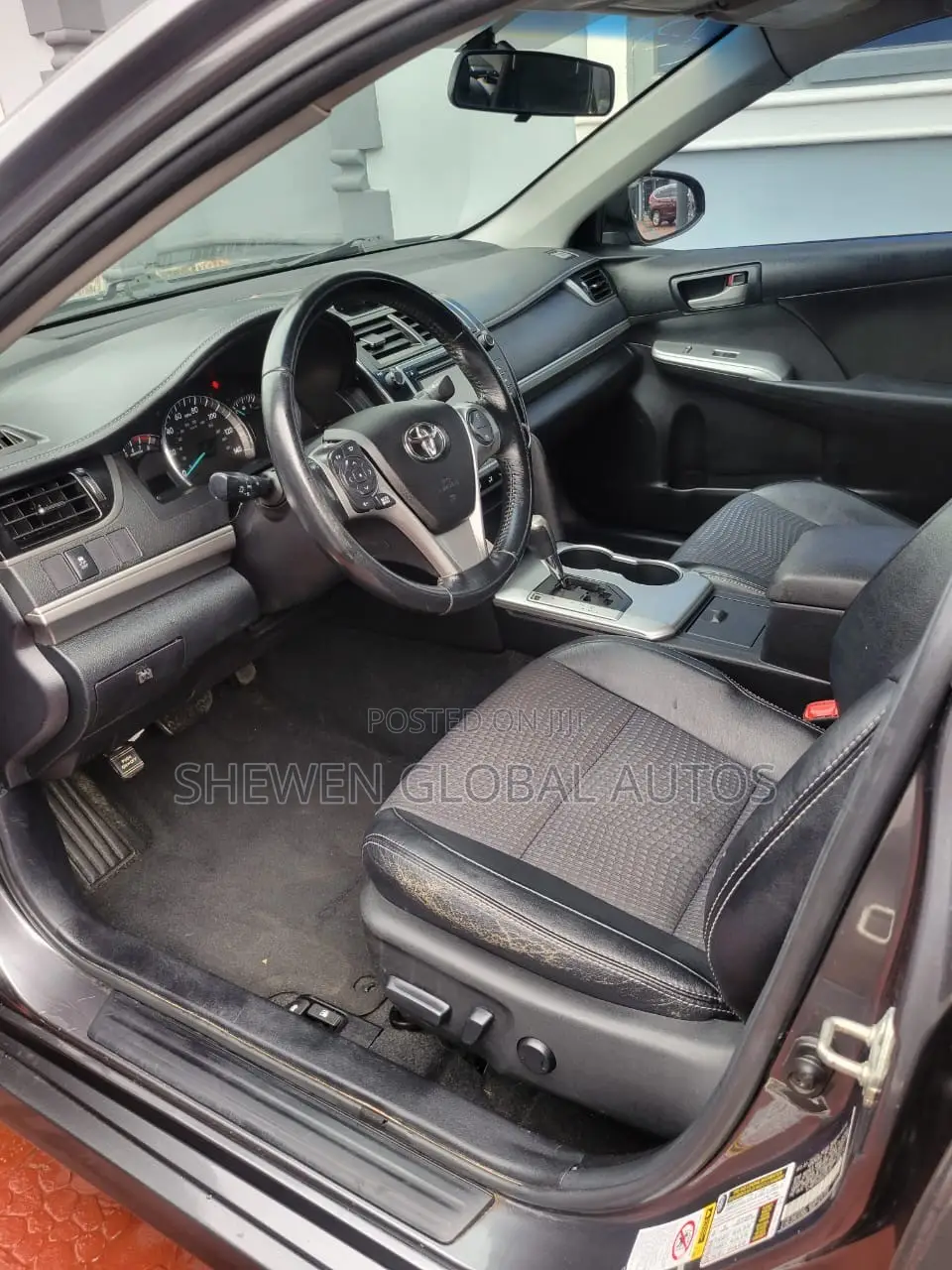 Toyota Camry SE 4dr Sedan (2.5L 4cyl 6A) 2014 Gray