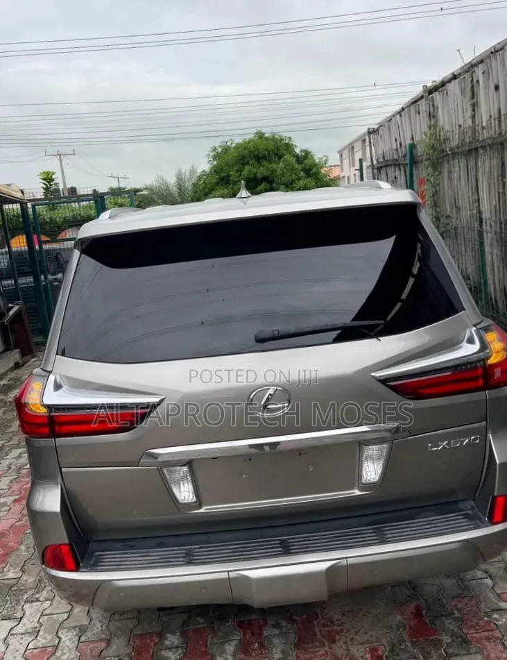 Lexus LX 570 AWD 2016 Gold