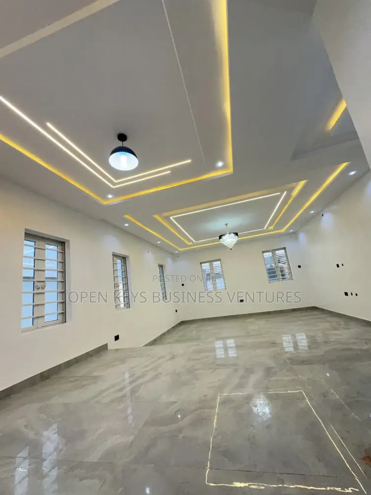 Furnished 5bdrm Duplex in Dss Quarters Est, Idishin for sale