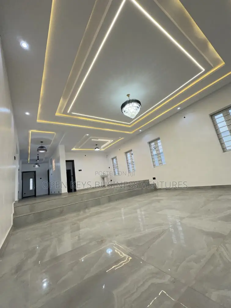 Furnished 5bdrm Duplex in Dss Quarters Est, Idishin for sale