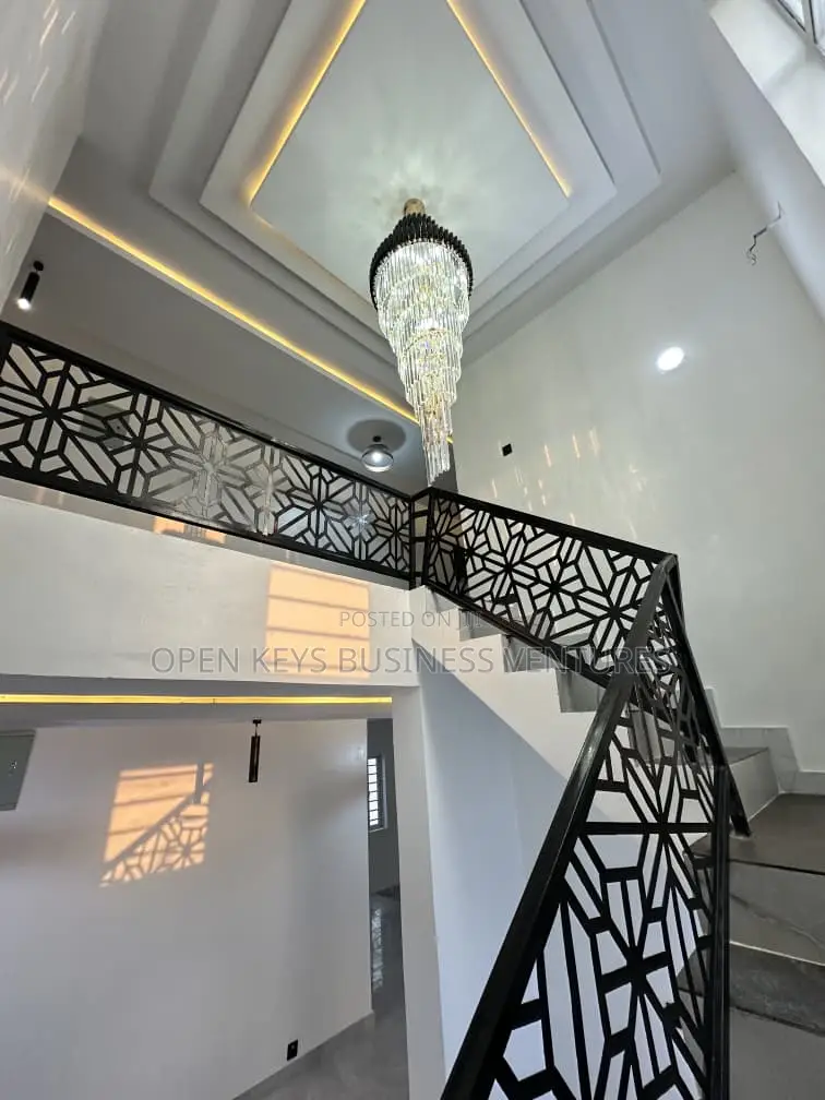 Furnished 5bdrm Duplex in Dss Quarters Est, Idishin for sale