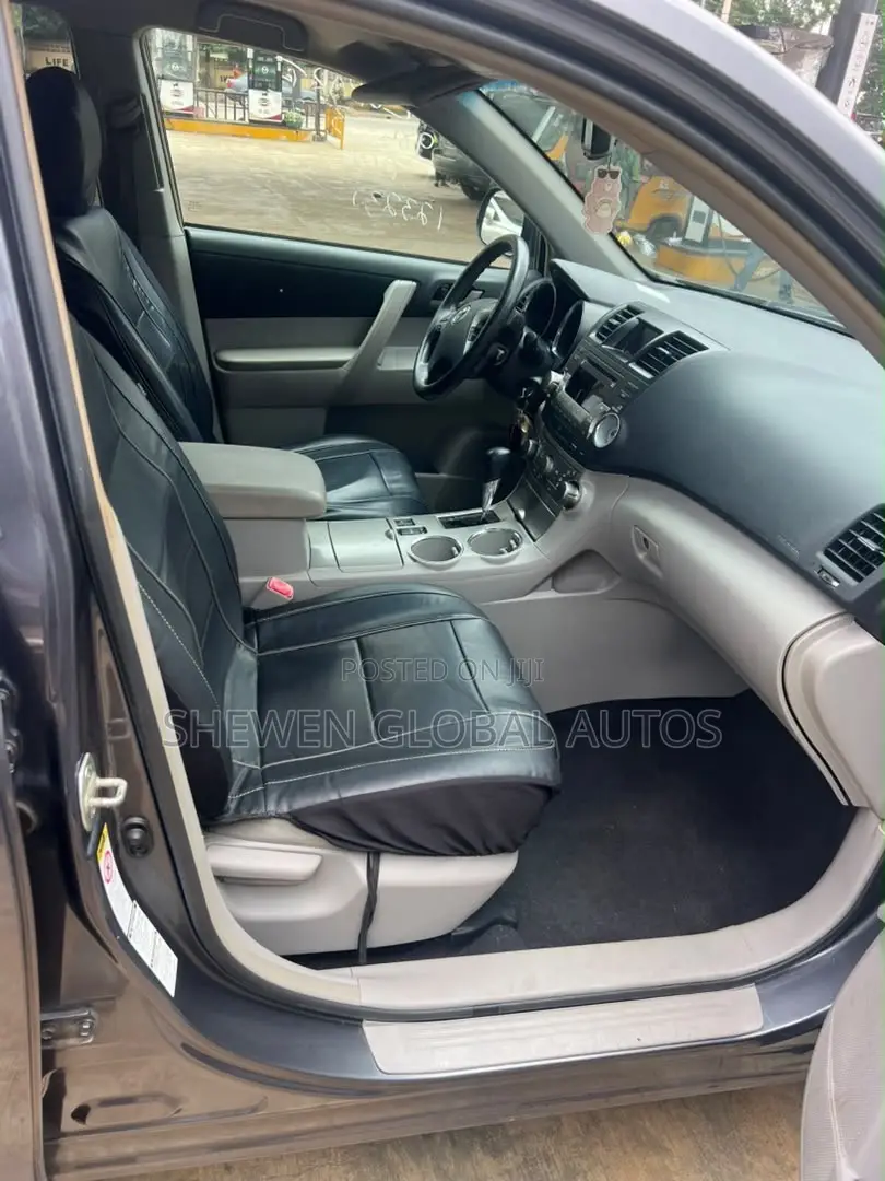 Toyota Highlander 2011 Gray