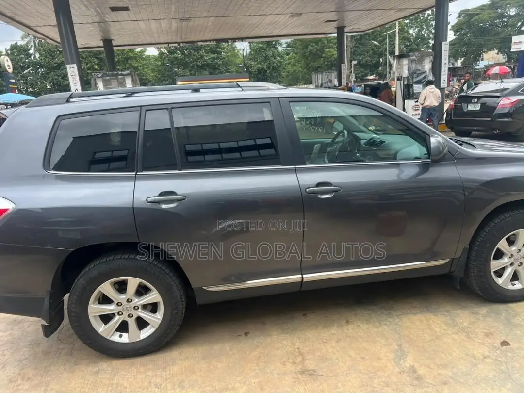 Toyota Highlander 2011 Gray