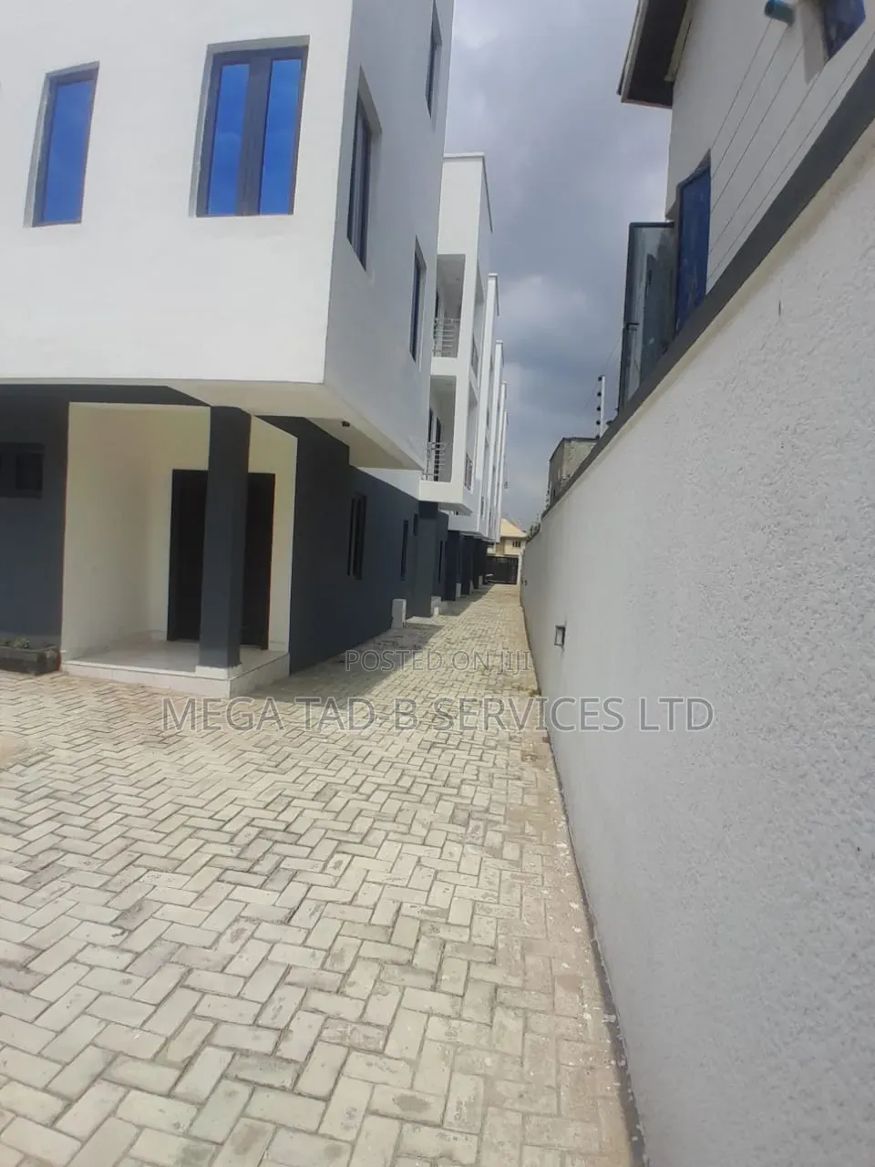 4bdrm Duplex in Arepo, Berger for sale