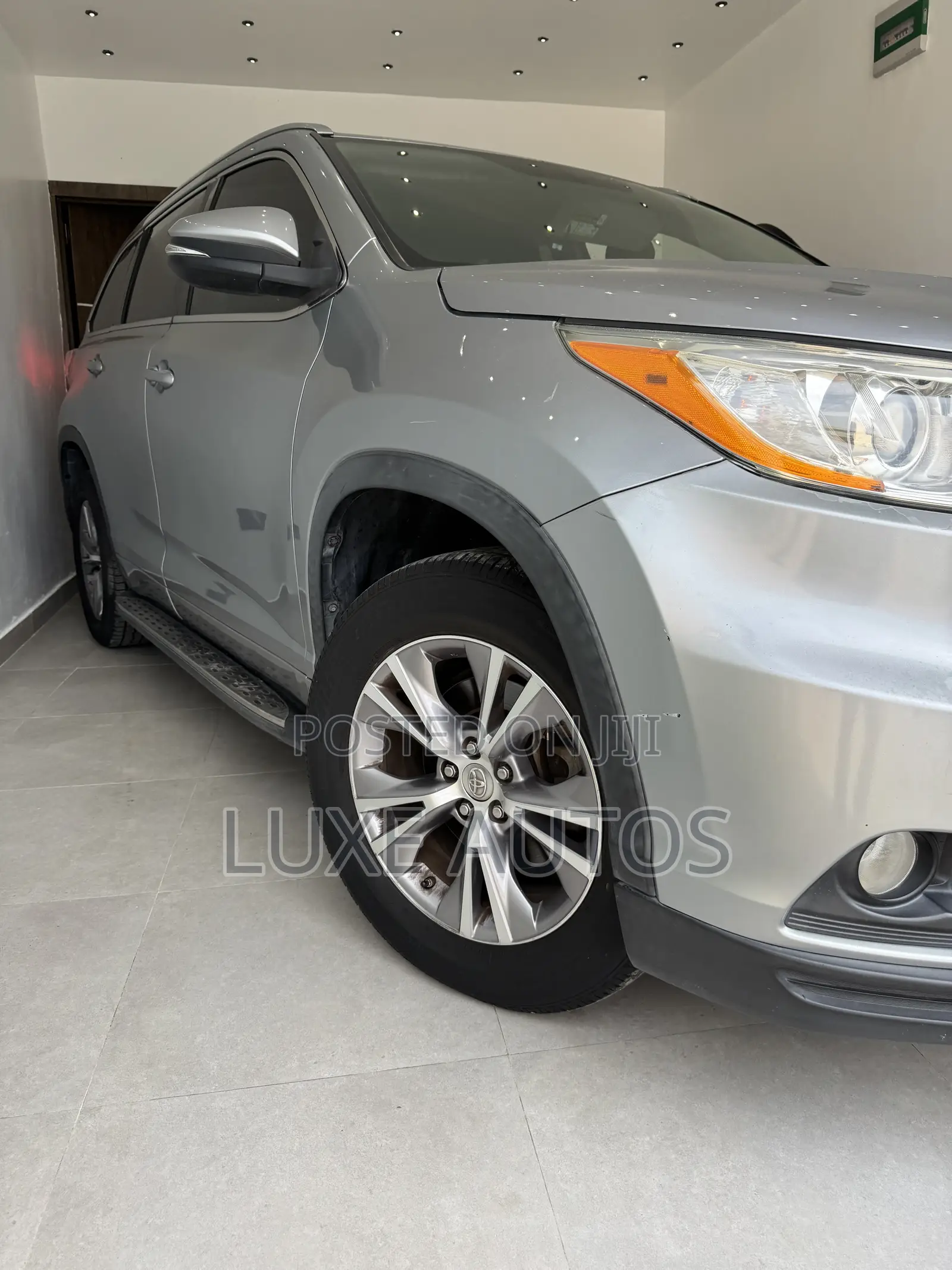 Toyota Highlander XLE 4dr SUV AWD (3.5L 6cyl 6A) 2015 Gray