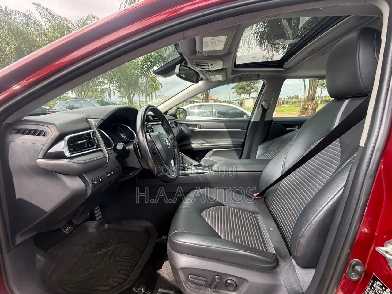 Toyota Camry SE (2.5L 4cyl 8A) 2019 Red