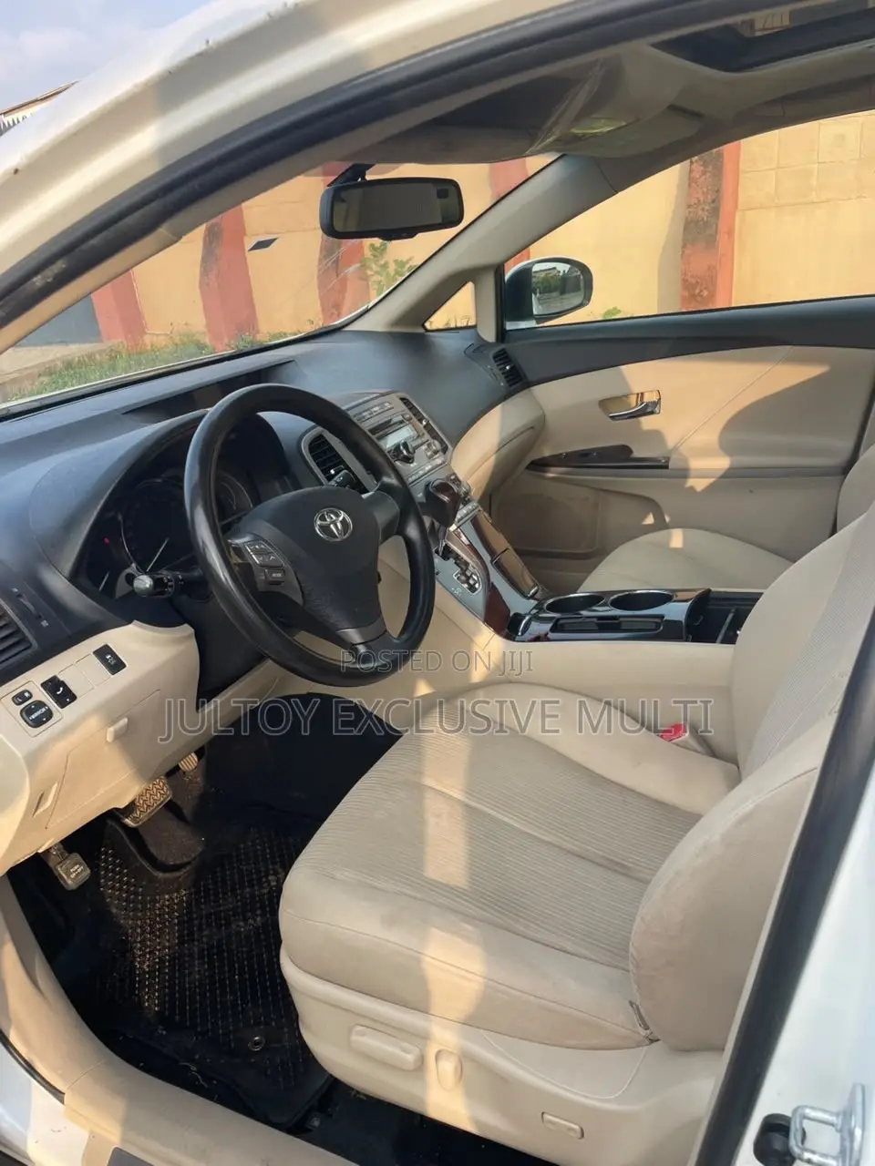 Toyota Venza LE 2011 White
