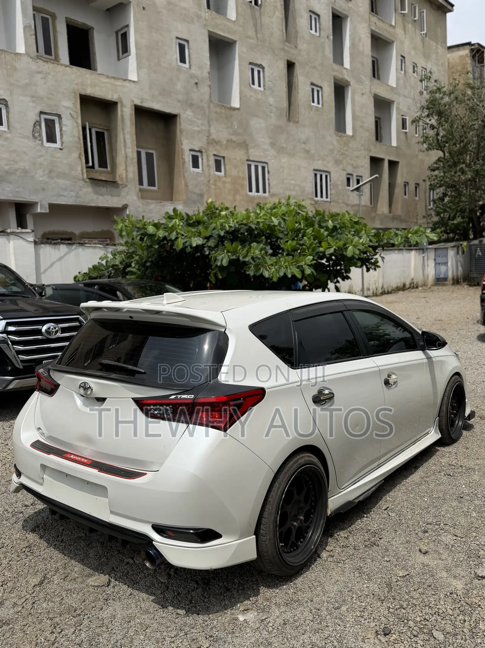 Toyota Corolla LE Plus 4dr Sedan (1.8L 4cyl CVT) 2016 White