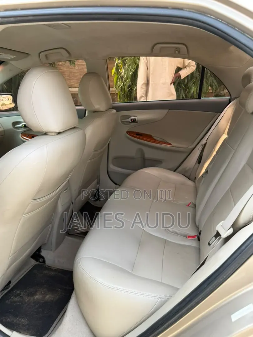 Toyota Corolla 2010 Gold