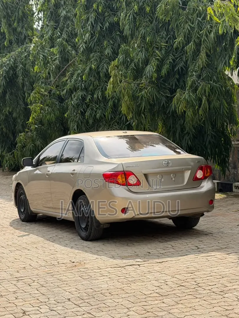 Toyota Corolla 2010 Gold