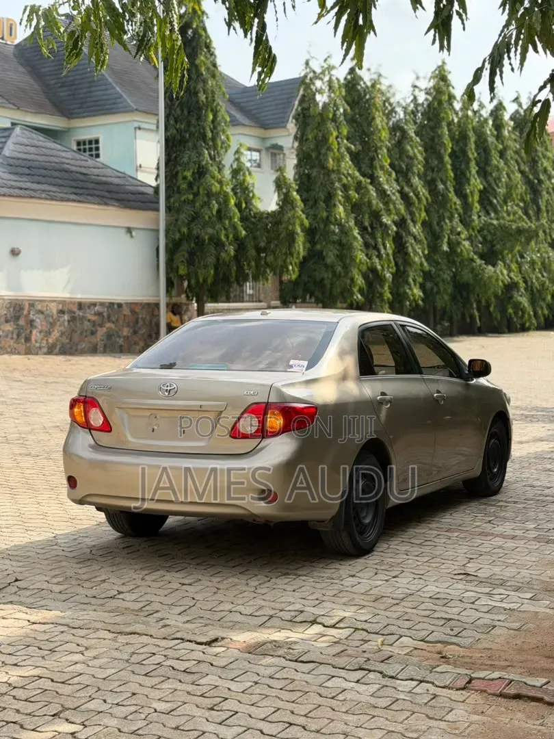 Toyota Corolla 2010 Gold