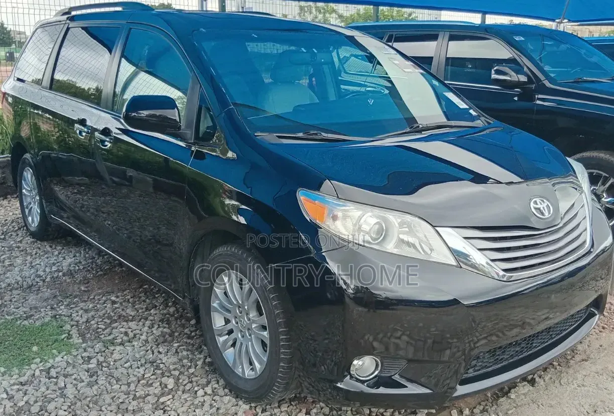 Toyota Sienna XLE 7 Passenger Auto Access Seat (3.5L 6cyl 6A) 2016