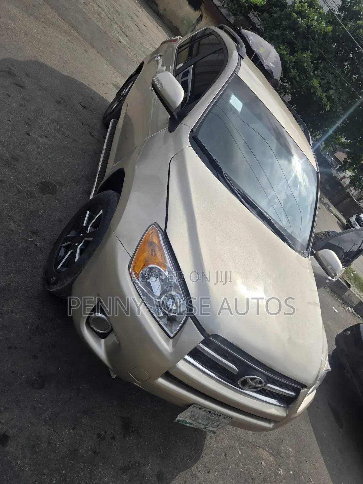 Toyota RAV4 2011 Gold