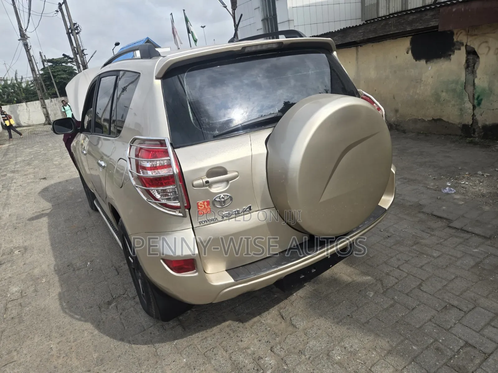 Toyota RAV4 2011 Gold