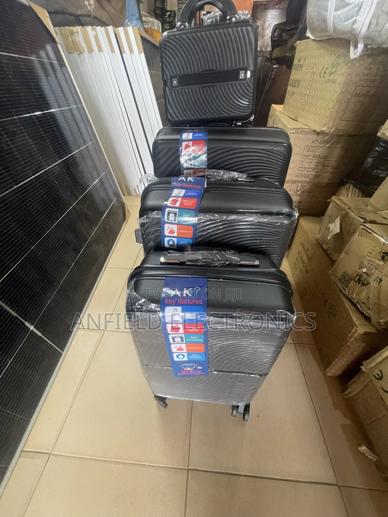  Cute 4-in-1 Black Luggage Set