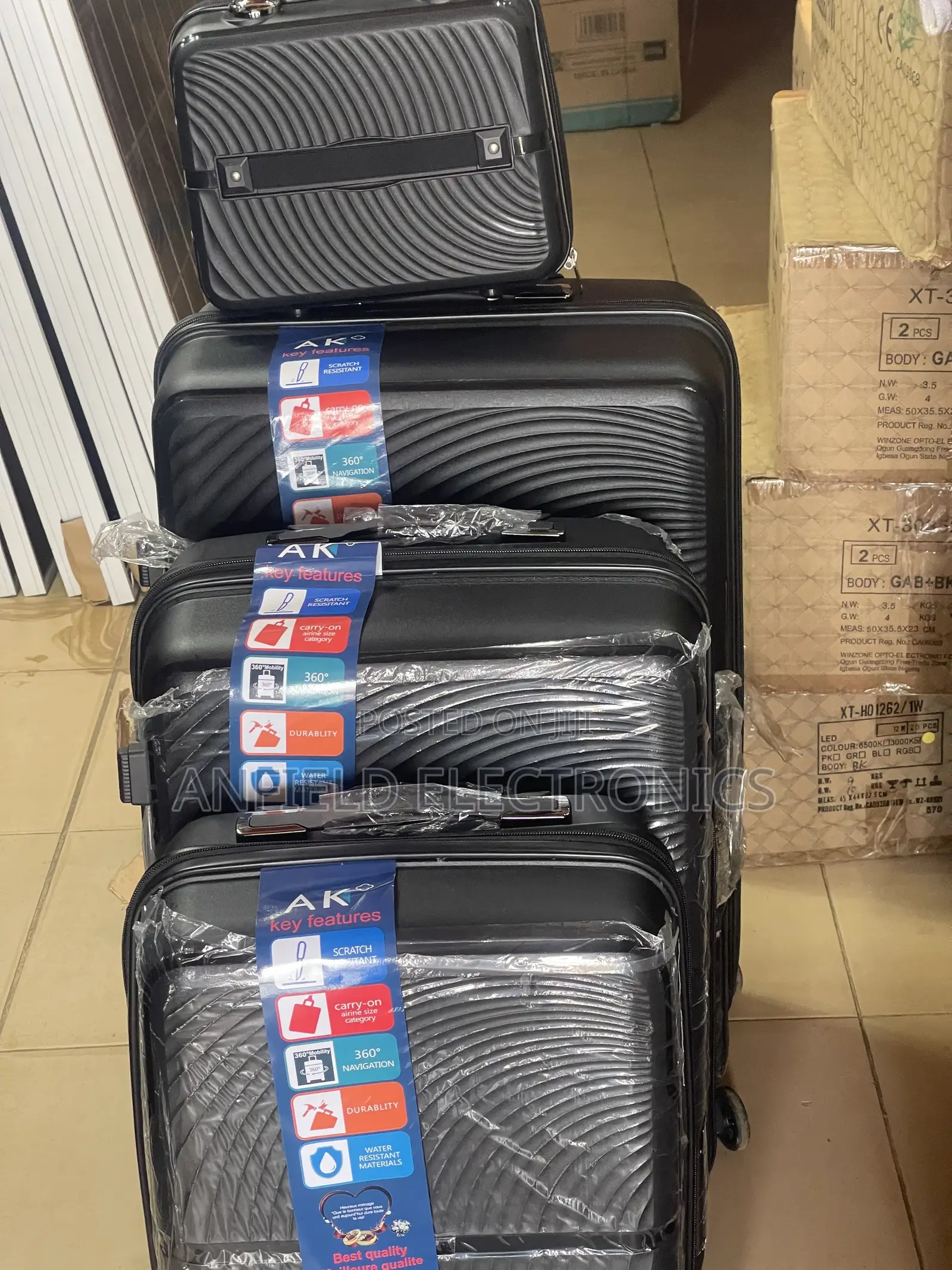 Cute 4-in-1 Black Luggage Set