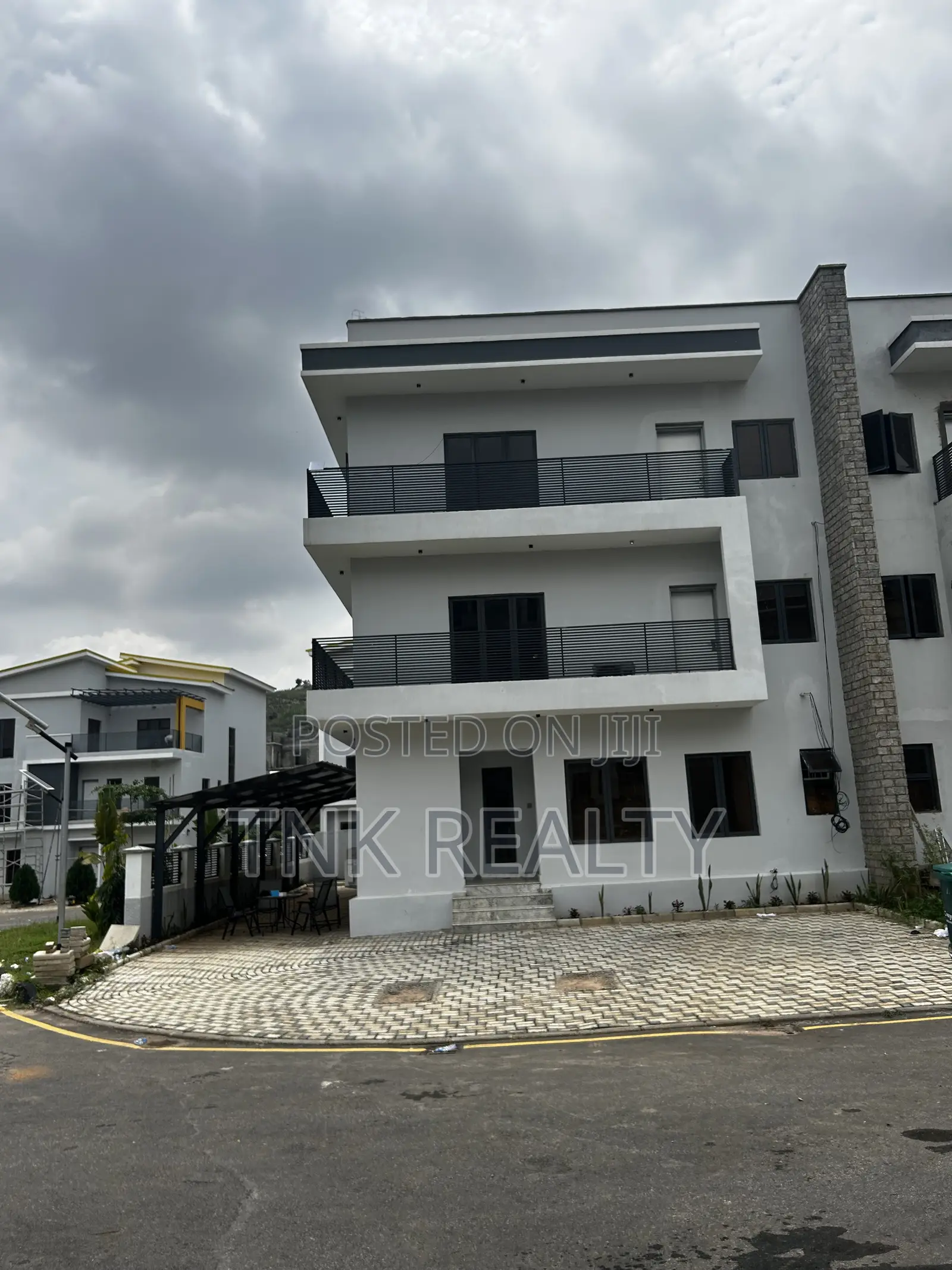5bdrm Duplex in Cosgrove Estate, Katampe (Main) for sale