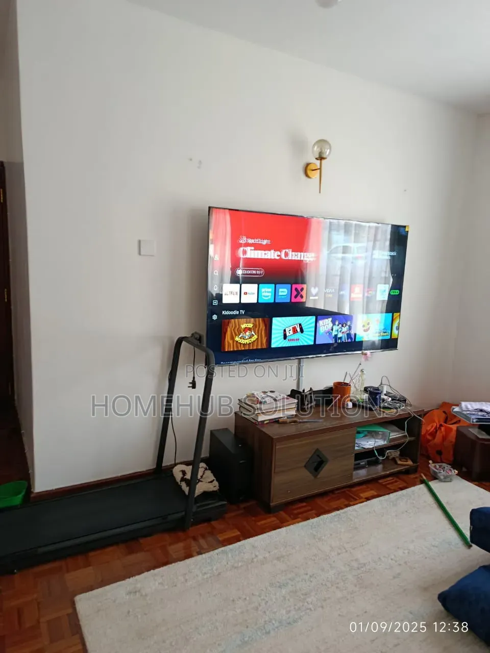 75 Inches Hisense Qled Smart TV