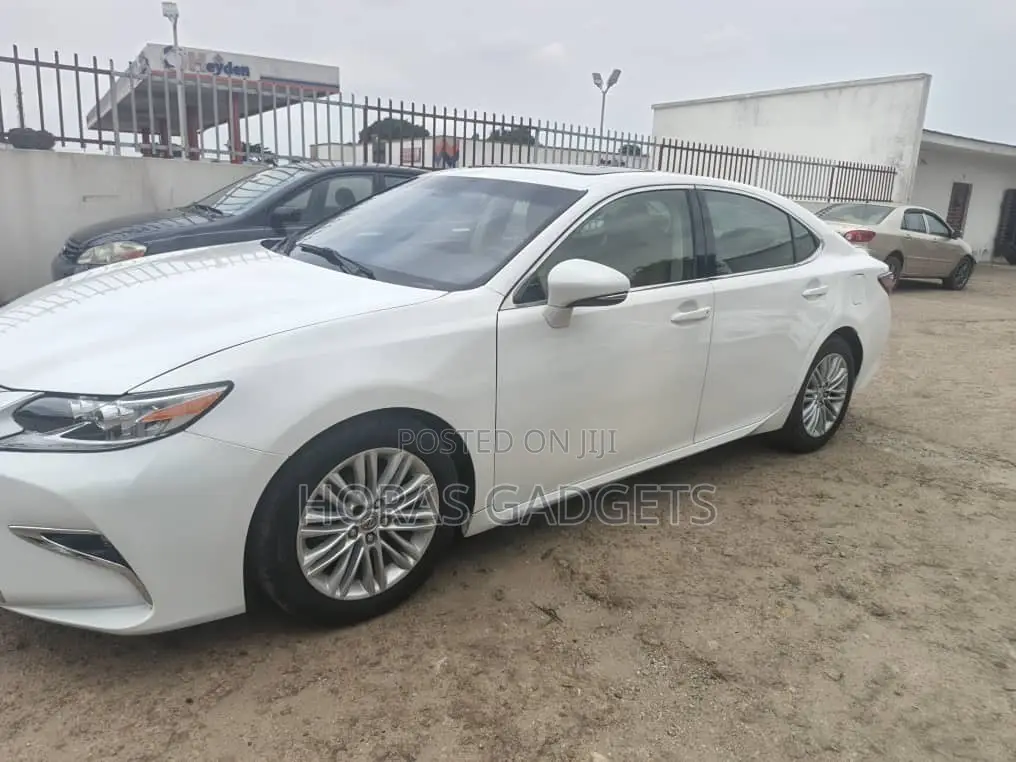Lexus ES 2016 White